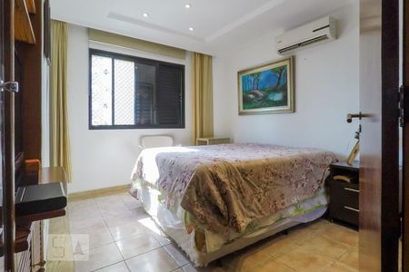 Apartamento à venda com 210m², 4 quartos e 2 vagasQuarto 1 -  suite piso inferior