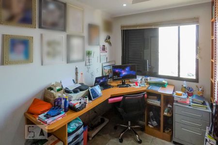 Apartamento à venda com 210m², 4 quartos e 2 vagasQuarto 2