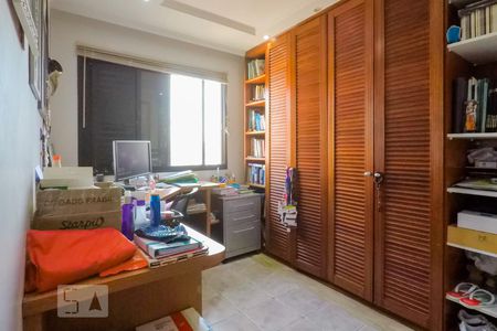 Apartamento à venda com 210m², 4 quartos e 2 vagasQuarto 2