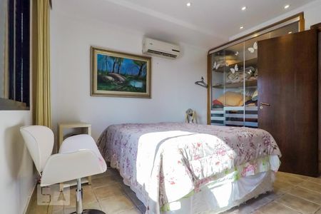 Apartamento à venda com 210m², 4 quartos e 2 vagasQuarto 1 -  suite piso inferior