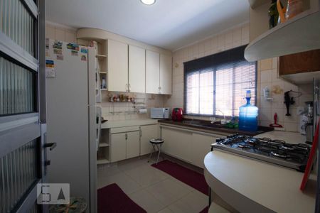 Casa à venda com 150m², 5 quartos e 2 vagas Casa à venda com 150m², 5 quartos e 2 vagasCozinha