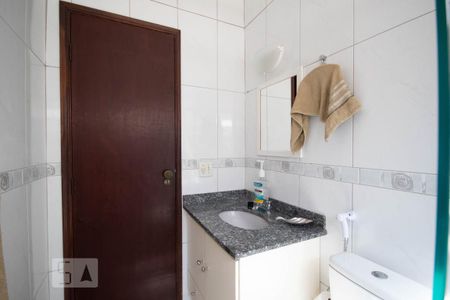 Casa à venda com 150m², 5 quartos e 2 vagas Casa à venda com 150m², 5 quartos e 2 vagasBanheiro do Corredor
