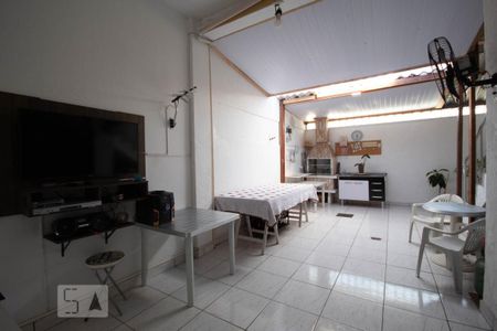 Casa à venda com 150m², 5 quartos e 2 vagas Casa à venda com 150m², 5 quartos e 2 vagasSalão