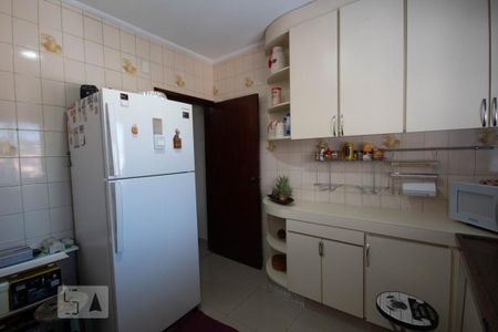 Casa à venda com 150m², 5 quartos e 2 vagas Casa à venda com 150m², 5 quartos e 2 vagasCozinha