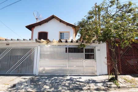 Casa à venda com 150m², 5 quartos e 2 vagas Casa à venda com 150m², 5 quartos e 2 vagasFachada