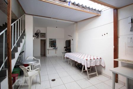 Casa à venda com 150m², 5 quartos e 2 vagas Casa à venda com 150m², 5 quartos e 2 vagasSalão