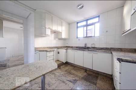 Apartamento à venda com 150m², 4 quartos e 3 vagas Apartamento à venda com 150m², 4 quartos e 3 vagasCozinha