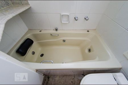 Apartamento à venda com 150m², 4 quartos e 3 vagas Apartamento à venda com 150m², 4 quartos e 3 vagasBanheiro da suíte 2