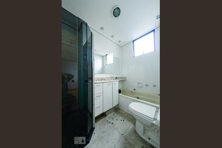 Apartamento à venda com 150m², 4 quartos e 3 vagas Apartamento à venda com 150m², 4 quartos e 3 vagasBanheiro da suíte 2