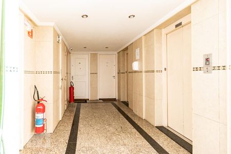 Apartamento à venda com 74m², 2 quartos e 1 vagaHall de entrada do bloco 