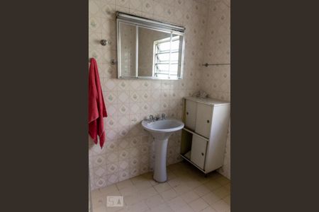 Casa à venda com 300m², 2 quartos e 2 vagasBanheiro