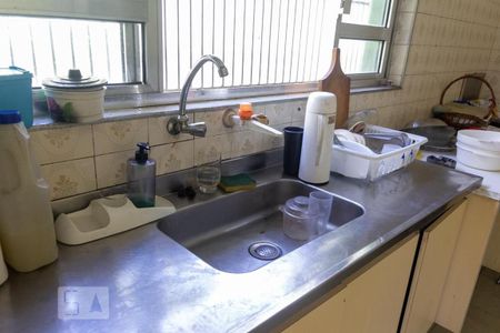 Casa à venda com 300m², 2 quartos e 2 vagasCozinha