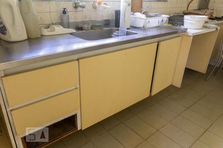 Casa à venda com 300m², 2 quartos e 2 vagasCozinha