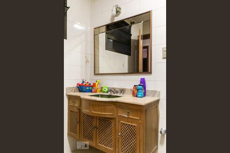 Apartamento para alugar com 380m², 4 quartos e 4 vagasBanheiro