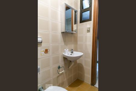 Apartamento para alugar com 380m², 4 quartos e 4 vagasBanheiro de serviço