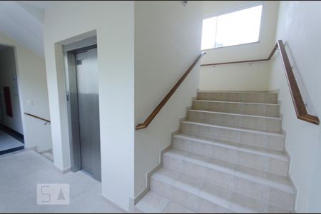 Apartamento para alugar com 50m², 2 quartos e 1 vagaEscada