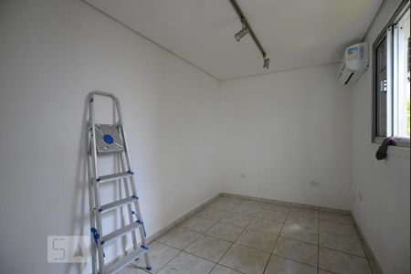 Casa à venda com 180m², 4 quartos e 2 vagasQuarto de Serviço