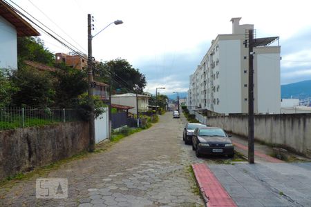 Vista da Rua de apartamento para alugar com 2 quartos, 76m² em Carvoeira, Florianópolis