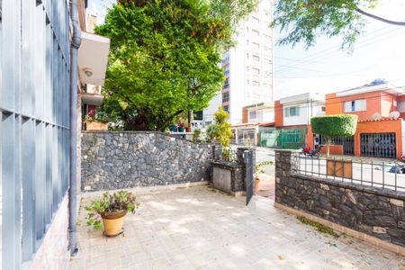 Casa para alugar com 70m², 2 quartos e sem vagaQuintal da entrada