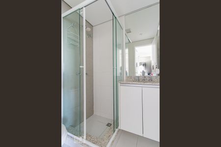 Banheiro de kitnet/studio para alugar com 1 quarto, 31m² em Rebouças, Curitiba