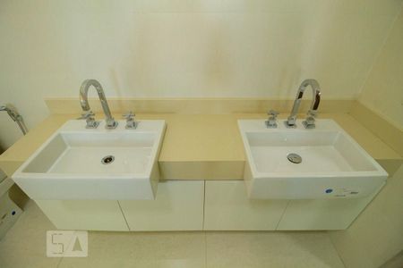 Casa à venda com 250m², 3 quartos e 5 vagasBanheiro da Suíte 1