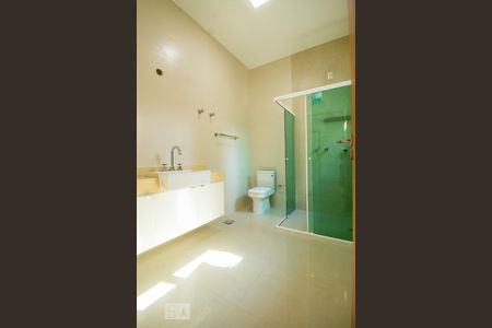 Casa à venda com 250m², 3 quartos e 5 vagasBanheiro da Suíte 2