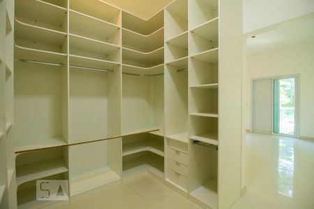 Casa à venda com 250m², 3 quartos e 5 vagasClosset