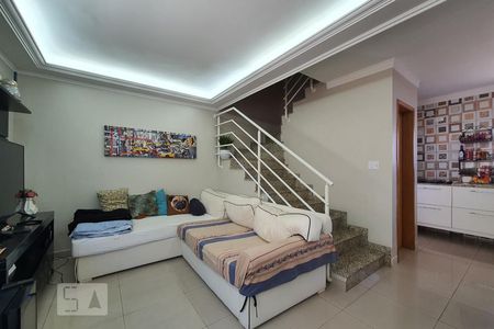 Casa de condomínio à venda com 99m², 3 quartos e 2 vagasSala