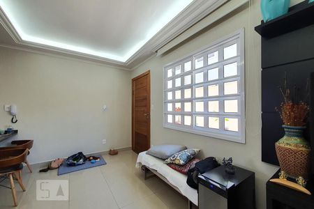 Casa de condomínio à venda com 99m², 3 quartos e 2 vagasSala