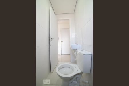 Banheiro de kitnet/studio para alugar com 1 quarto, 15m² em Rudge Ramos, São Bernardo do Campo