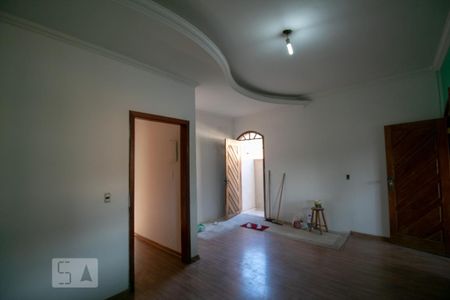 Sala de casa para alugar com 3 quartos, 140m² em Piratininga (venda Nova), Belo Horizonte