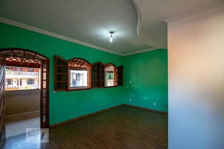 Sala de casa para alugar com 3 quartos, 140m² em Piratininga (venda Nova), Belo Horizonte