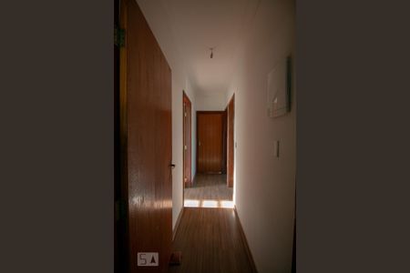 Corredor de casa para alugar com 3 quartos, 140m² em Piratininga (venda Nova), Belo Horizonte