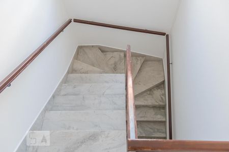 Casa à venda com 190m², 3 quartos e 2 vagasEscada