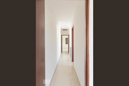 Casa à venda com 190m², 3 quartos e 2 vagasCorredor