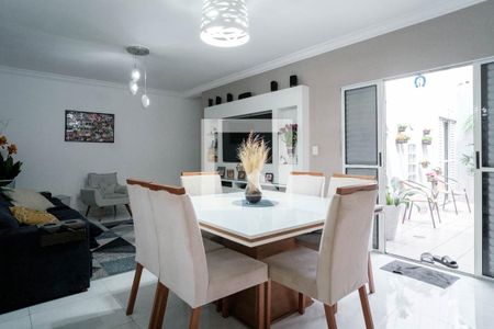 Casa à venda com 3 quartos, 210m² em Jardim Fernandes, São Paulo