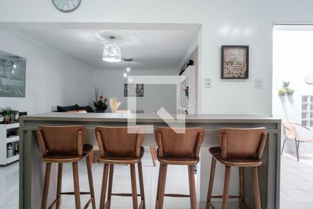 Casa à venda com 3 quartos, 210m² em Jardim Fernandes, São Paulo