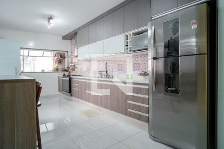 Casa à venda com 3 quartos, 210m² em Jardim Fernandes, São Paulo