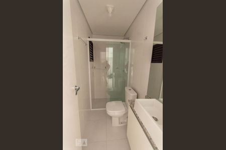 Banheiro de apartamento para alugar com 1 quarto, 35m² em Água Verde, Curitiba