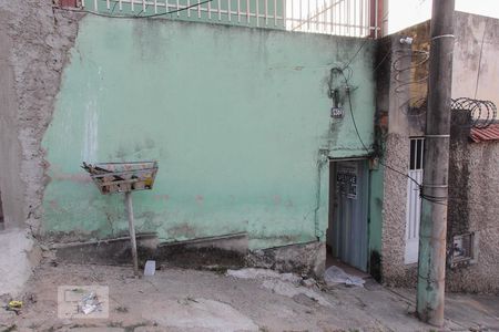 Casa à venda com 70m², 2 quartos e 1 vaga Casa à venda com 70m², 2 quartos e 1 vagaFachada