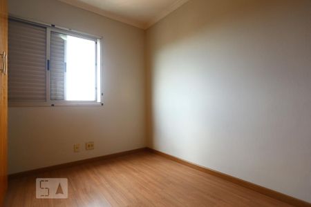Apartamento à venda com 75m², 3 quartos e 2 vagasQuarto 2 