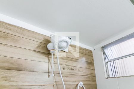 Banheiro de kitnet/studio para alugar com 1 quarto, 25m² em Jardim Ivana, São Paulo