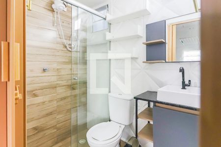 Banheiro de kitnet/studio para alugar com 1 quarto, 25m² em Jardim Ivana, São Paulo