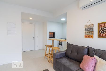 Sala de apartamento para alugar com 1 quarto, 42m² em Jardim do Salso, Porto Alegre