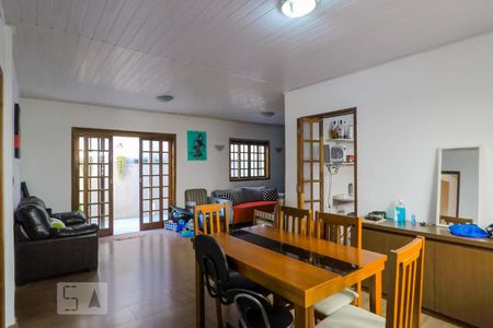 Casa à venda com 150m², 4 quartos e 2 vagasSala