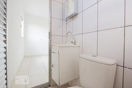 Banheiro de kitnet/studio para alugar com 1 quarto, 40m² em Cidade Intercap, Taboão da Serra