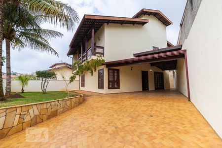 Casa à venda com 325m², 4 quartos e 4 vagasVagas de garagem