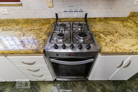 Casa à venda com 325m², 4 quartos e 4 vagasCozinha - Fogão