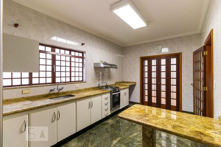 Casa à venda com 325m², 4 quartos e 4 vagasCozinha
