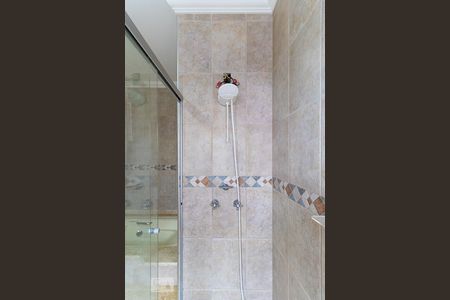 Casa à venda com 325m², 4 quartos e 4 vagasBanheiro da suíte